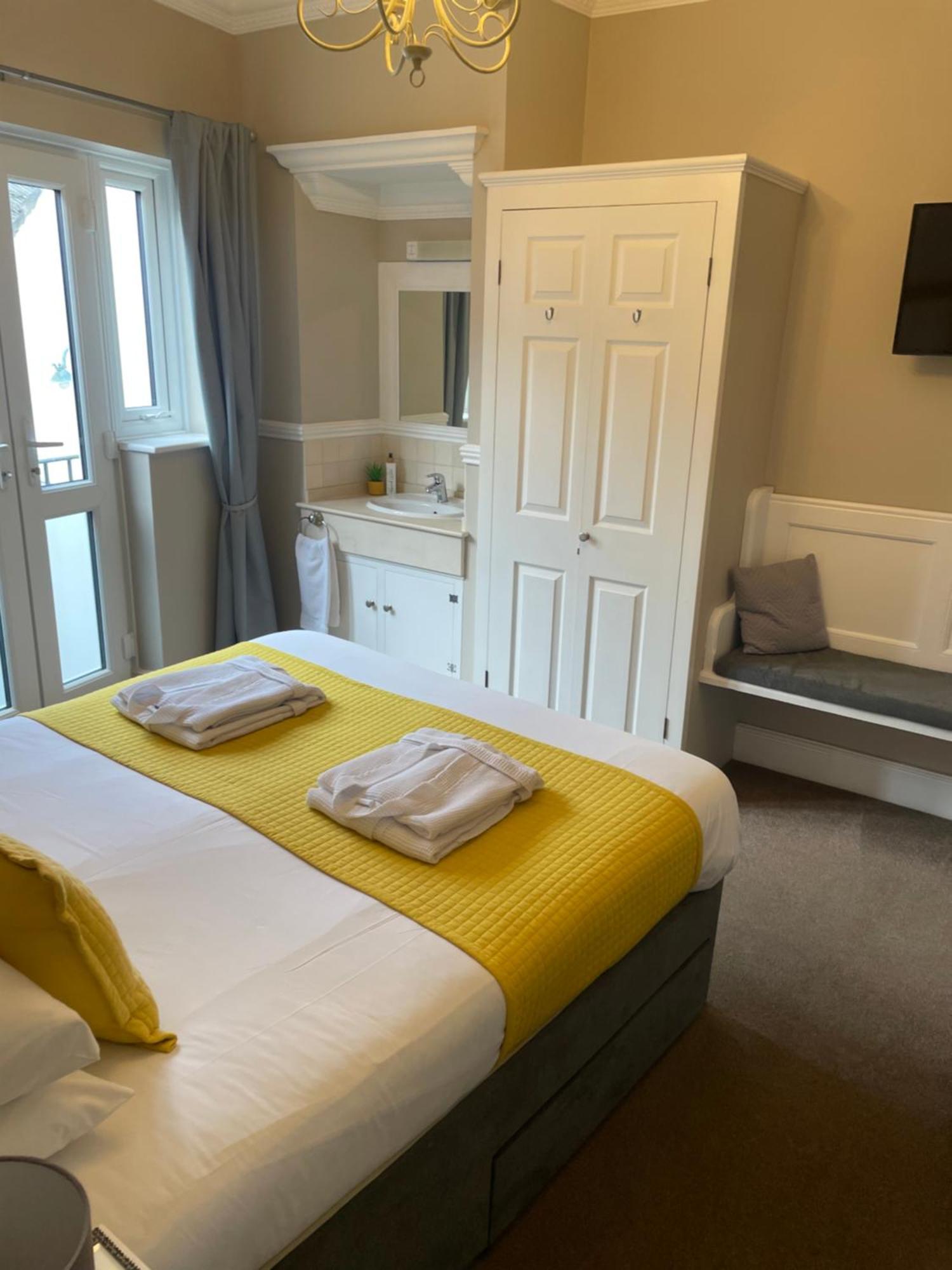The Courtyard Guest house 3*
